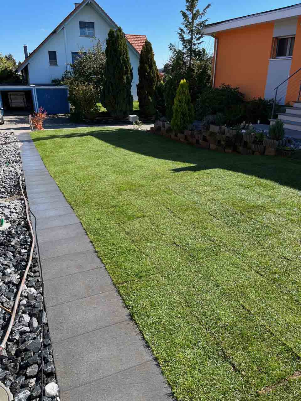 Rollrasen Gartenpflege fertig